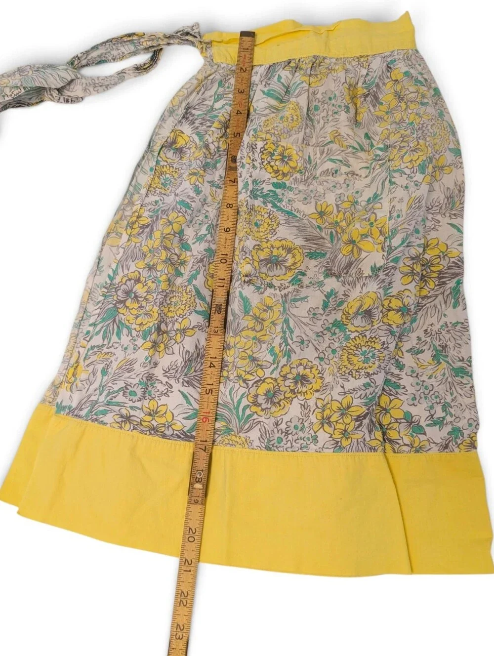 VINTAGE 1950 Floral Apron Tie-Waist Cotton Traditional Yellow Green White 21